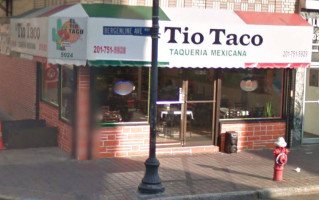 El Tio Taco outside