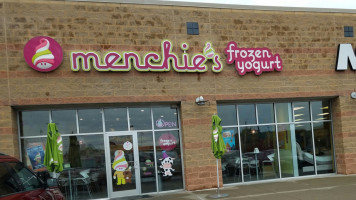 Menchie's Frozen Yogurt outside