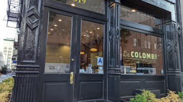 La Colombe Coffee Roasters outside