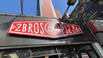 2 Bros Pizza food