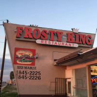 Frosty King Lamont outside