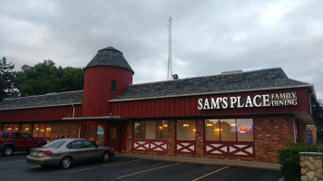 Sam's Place outside