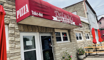 Delucia's Brick Oven Pizza outside