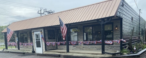 Falcon's Nest Family Dining outside