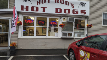 Hot Rod's Hot Dogs outside