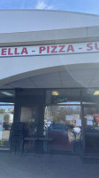 Bella's Pizzeria food