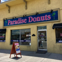 Paradise Donuts Gelato outside