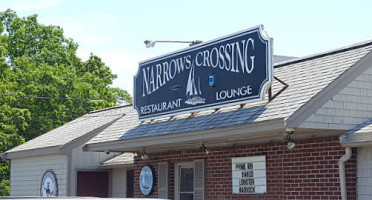 Narrow's Crossing Lounge inside