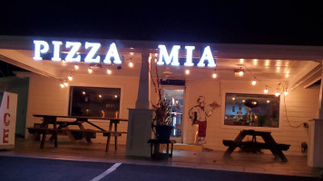 Pizza Mia inside