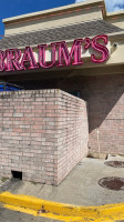 Braum's Ice Cream Dairy Store outside