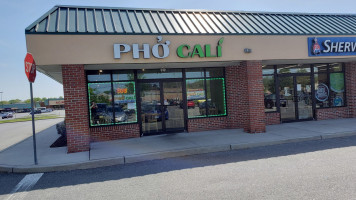 Pho Cali outside