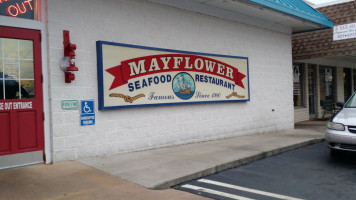 Mayflower Seafood outside