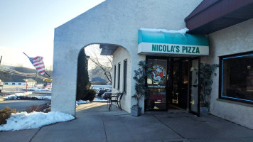 Nicola's Pizza outside