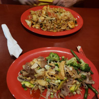 Khan's Mongolian Grill food