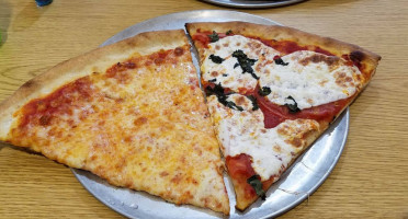 Angelo's Pizzeria food