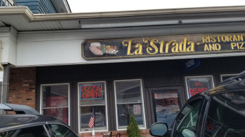 La Strada Pizzeria food