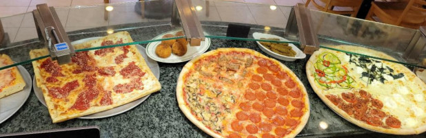 Vincent’s Pizzeria food