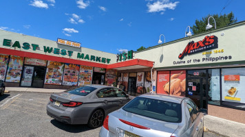 Max's Bloomfield, Cuisine Of The Philippines outside