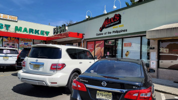 Max's Bloomfield, Cuisine Of The Philippines outside