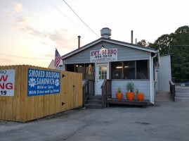 Highway 58 Bbq outside