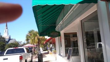 The Florida Porch Cafe outside