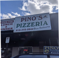 Pino's Pizzeria outside