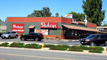 Shakey's Pizza Parlor outside