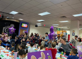 Chuck E. Cheese food