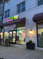 Sweetfrog outside