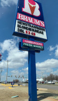 Braum's Ice Cream Dairy Store outside