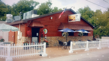 Lakeside Grille outside