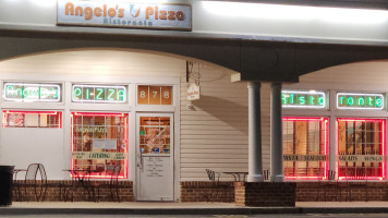 Angelo's Pizza outside