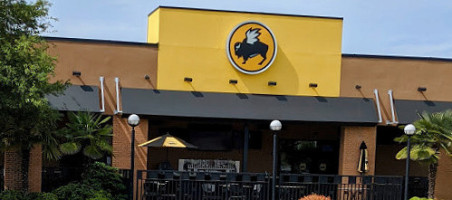 Buffalo Wild Wings outside