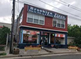 Brooklyn Pizza outside