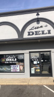 Lisa's Deli outside