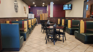 Baco's Pizzeria inside