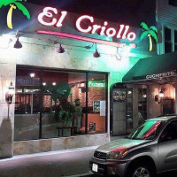 El Criollo outside