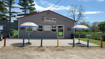 Ike's Ice Cream Shack outside