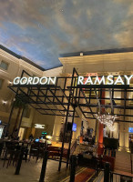 Gordon Ramsay Pub Grill inside