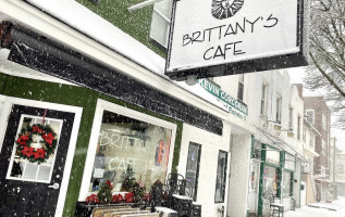 Brittany's Cafe outside