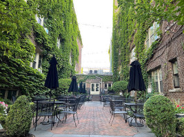 Café At The Plaza outside