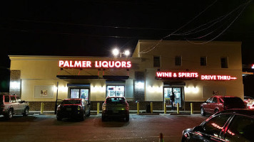 Palmer Liquor Store outside