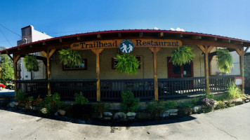 Trailhead Restaurant Bar outside