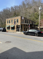 Marshall's Main Street Cafe outside