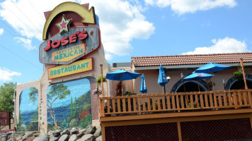 Jose's Authentic Mexican Dells outside