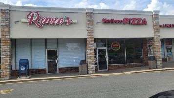 Renzo's Marlboro Pizzeria outside