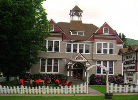 The Old Schoolhouse Inn outside