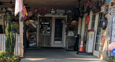 Palmetto Oyster House outside