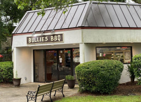 Bullies Bbq outside