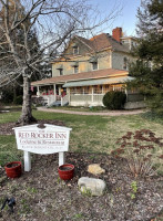 Red Rocker Inn outside